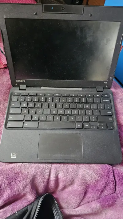Laptop Lenovo Chromebook negro - miniatura 3