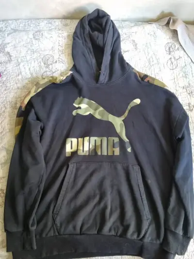 Polerón Puma Negro con Capucha estilo Urbano. - miniatura 1