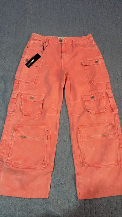 Pantalones cargo rosados nuevos - miniatura 1