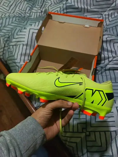 Zapatillas fútbol Nike amarillas - miniatura 1