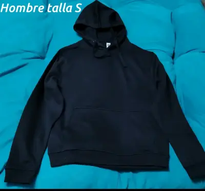 Polerón negro con capucha - miniatura 3