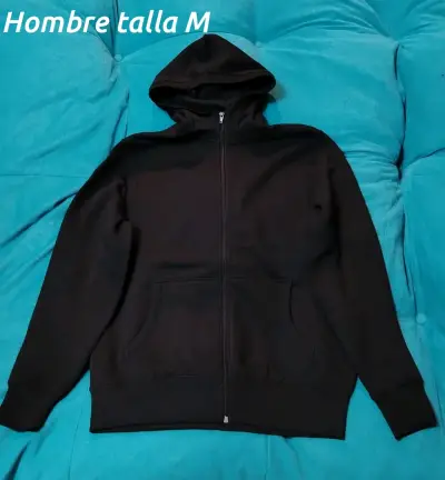 Polerón negro con capucha - miniatura 6