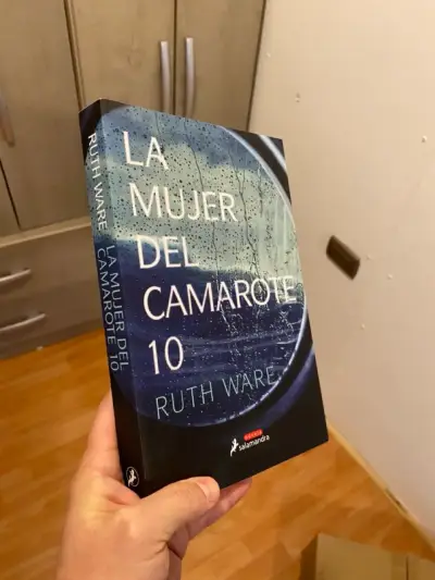 'La mujer del camarote 10' - miniatura 1