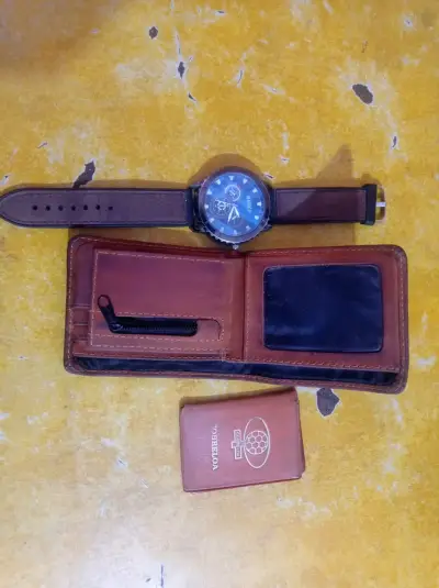 Reloj de pulsera marrón - miniatura 3