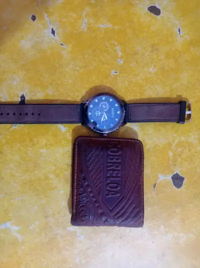 Reloj de pulsera marrón - miniatura 4
