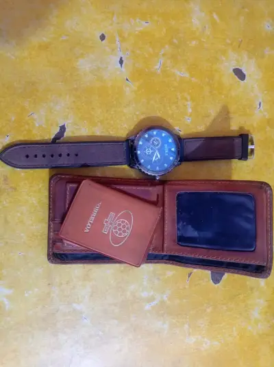 Reloj de pulsera marrón - miniatura 5