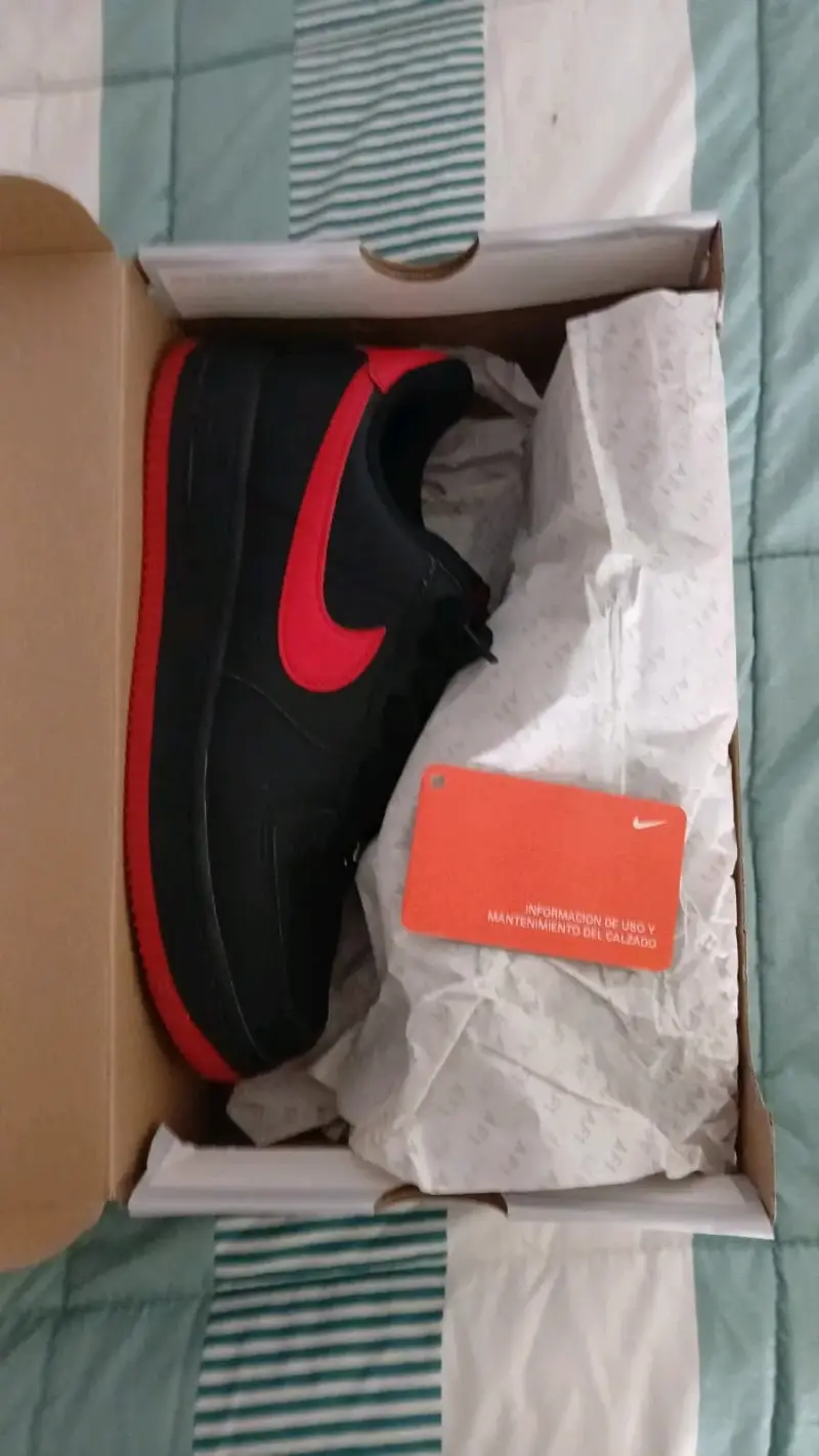 Zapatillas negras con rojo Nike - 1