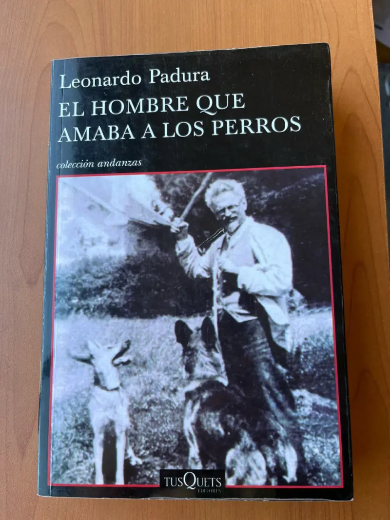 Libro 'El hombre que amaba a los perros' - 1