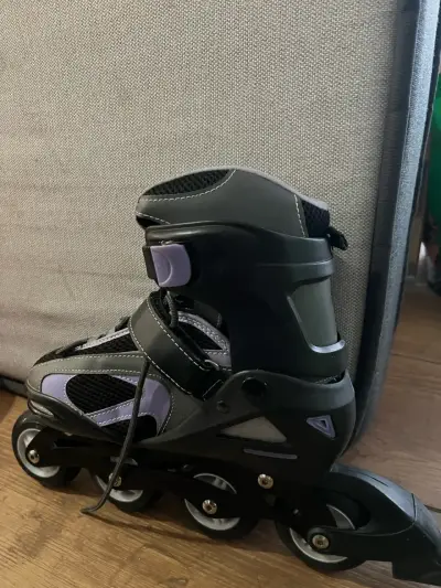 Patines en línea negros y lilas - miniatura 2