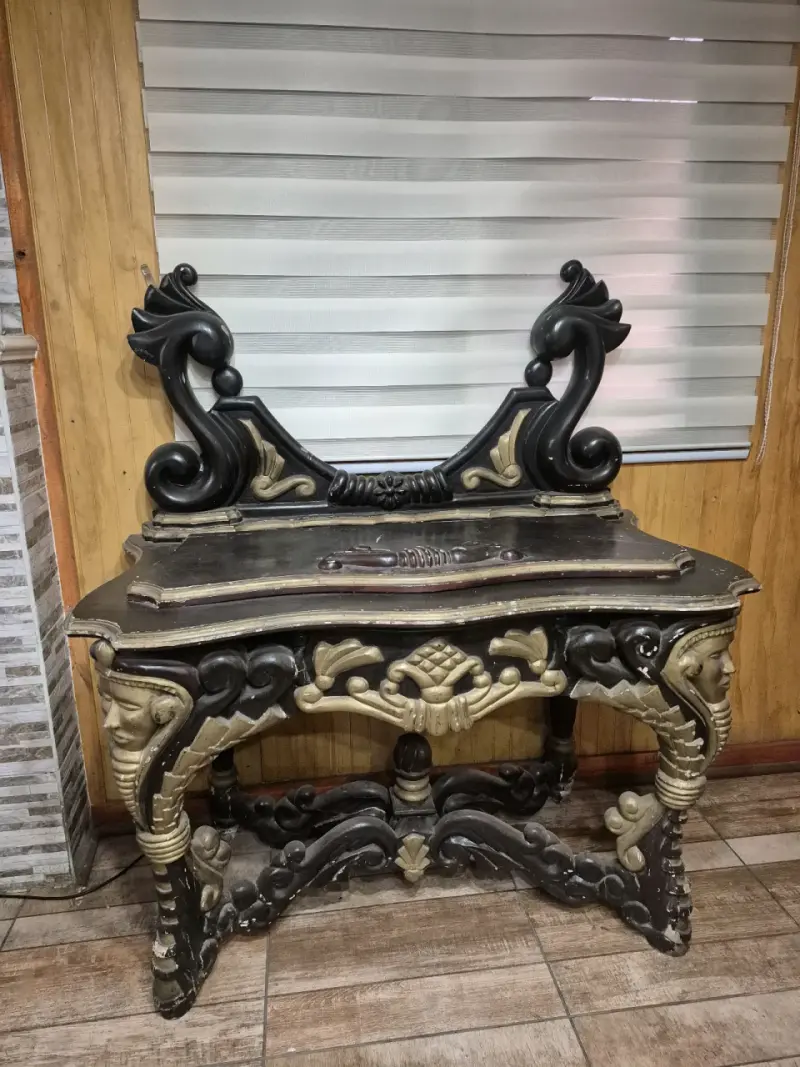 Mueble vintage tallado madera - 1