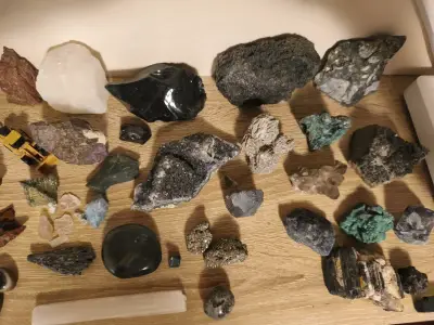 Colección de minerales variados - miniatura 1
