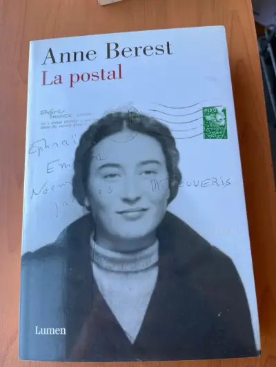 Libro 'La postal' de Anne Berest - miniatura 1