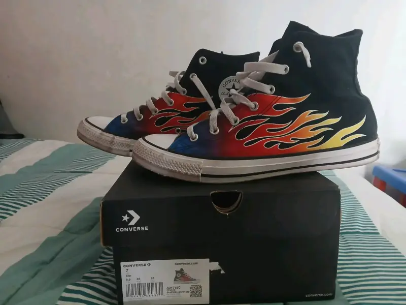 Zapatillas negras converse urbanas - 1