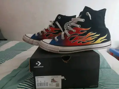 Zapatillas negras converse urbanas - miniatura 1