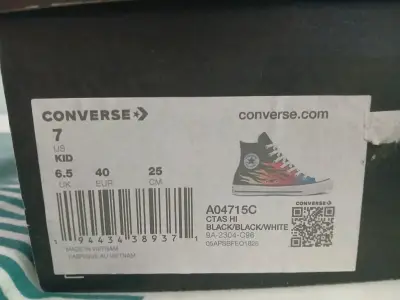 Zapatillas negras converse urbanas - miniatura 3