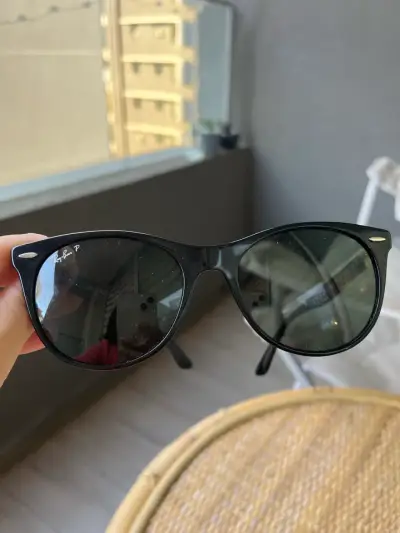 Gafas de sol negras clásicas - miniatura 1