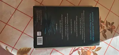 Libro 'Escrito en el agua' de Paula Hawkins - miniatura 2