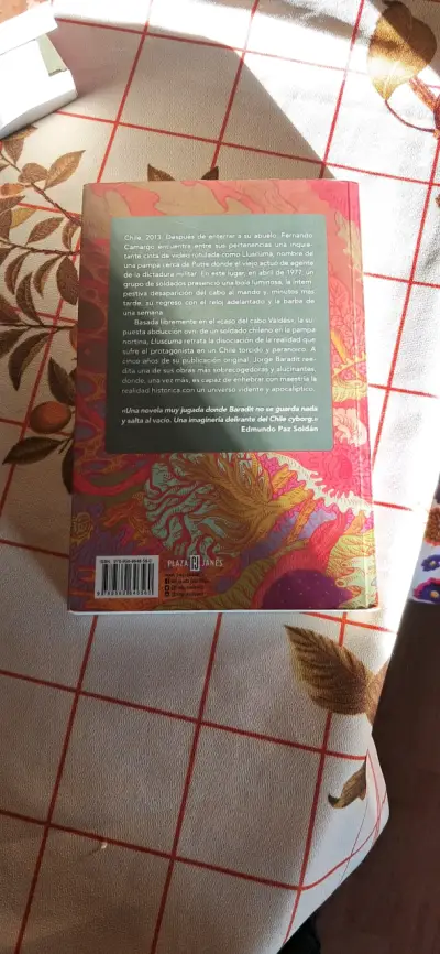 Libro 'Lluscuma' de Jorge Baradit - miniatura 2