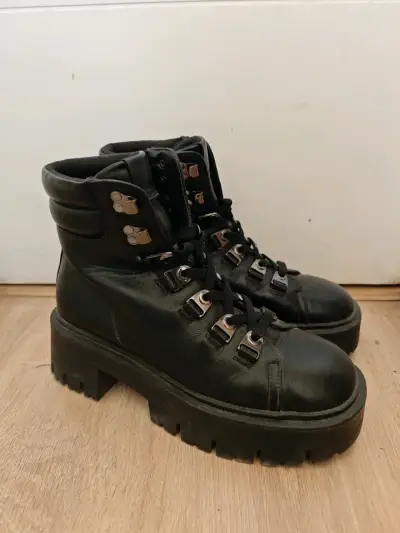 Botas negras con plataforma - miniatura 1