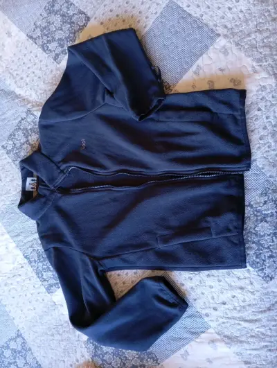 Chaqueta impermeable azul con capucha - miniatura 4