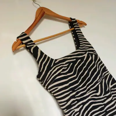 Vestido con estampado de cebra - miniatura 1