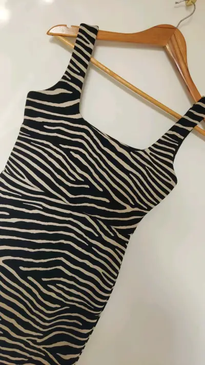 Vestido con estampado de cebra - miniatura 5