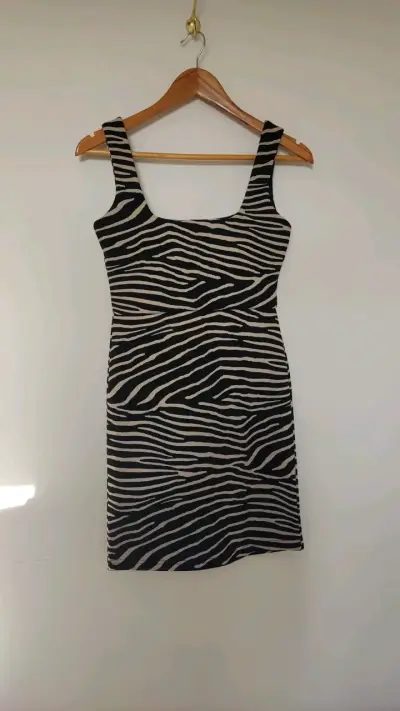 Vestido con estampado de cebra - miniatura 6