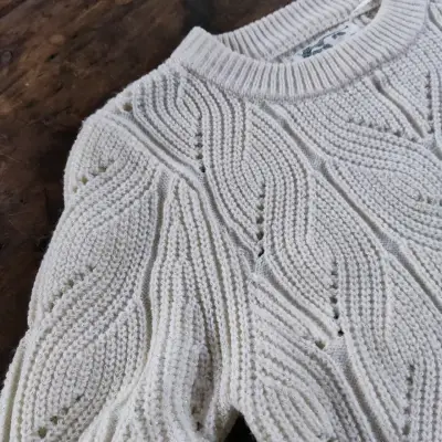 Sweater blanco tejido - miniatura 2