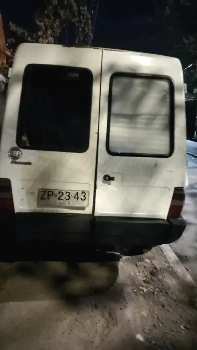 Camioneta Fiat blanca usada - miniatura 3