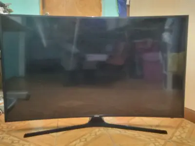 Televisor LED pantalla curva - miniatura 4