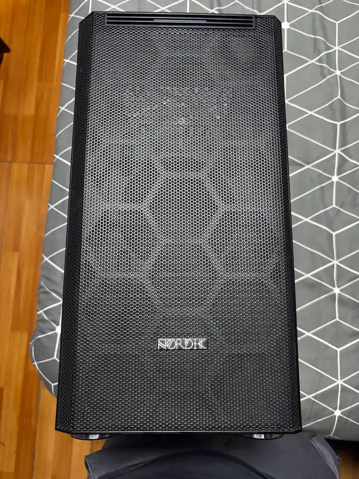 Gabinete de PC negro con ventilador - 2