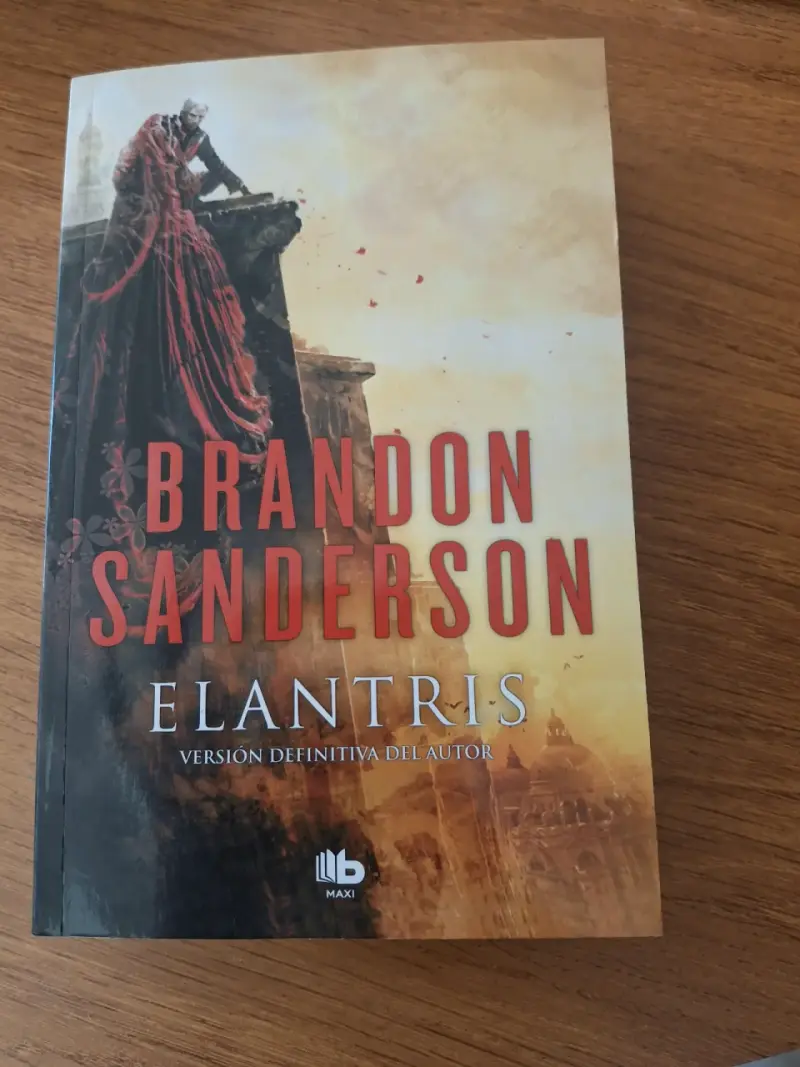 Libro 'Elantris' por Brandon Sanderson