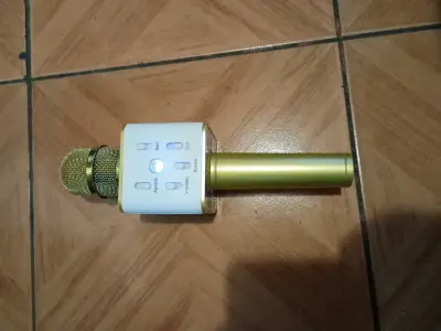 Micrófono karaoke dorado - miniatura 1
