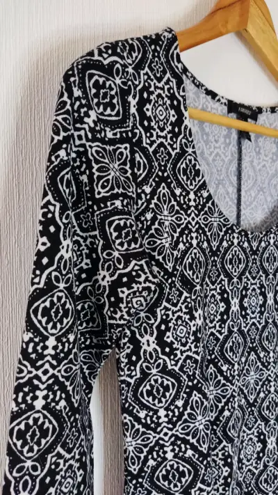 Vestido estampado azul y blanco - miniatura 2