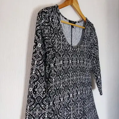 Vestido estampado azul y blanco - miniatura 3
