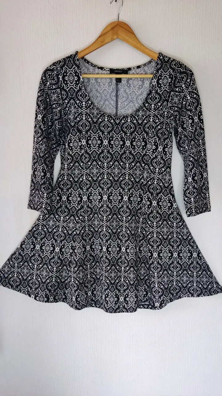 Vestido estampado azul y blanco - 4
