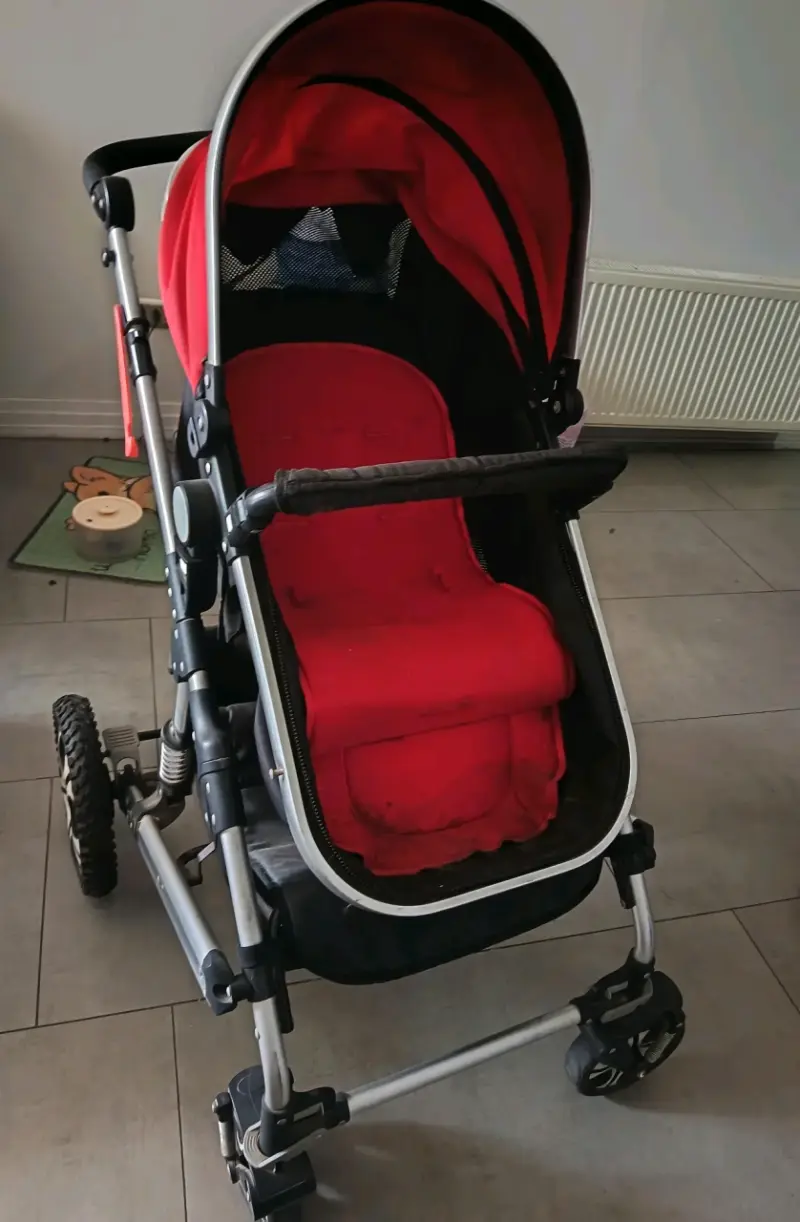 Coche de bebé negro con rojo amortiguadores - 2