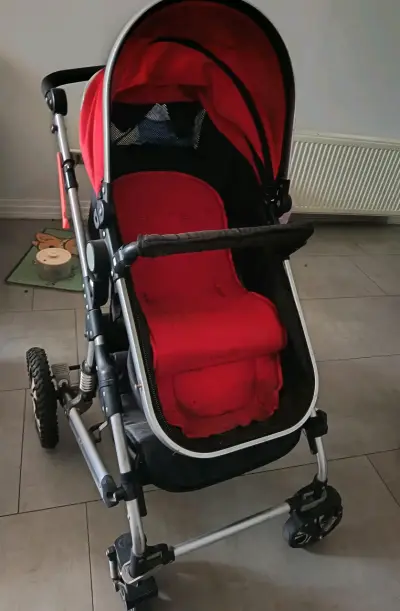 Coche de bebé negro con rojo amortiguadores - miniatura 2