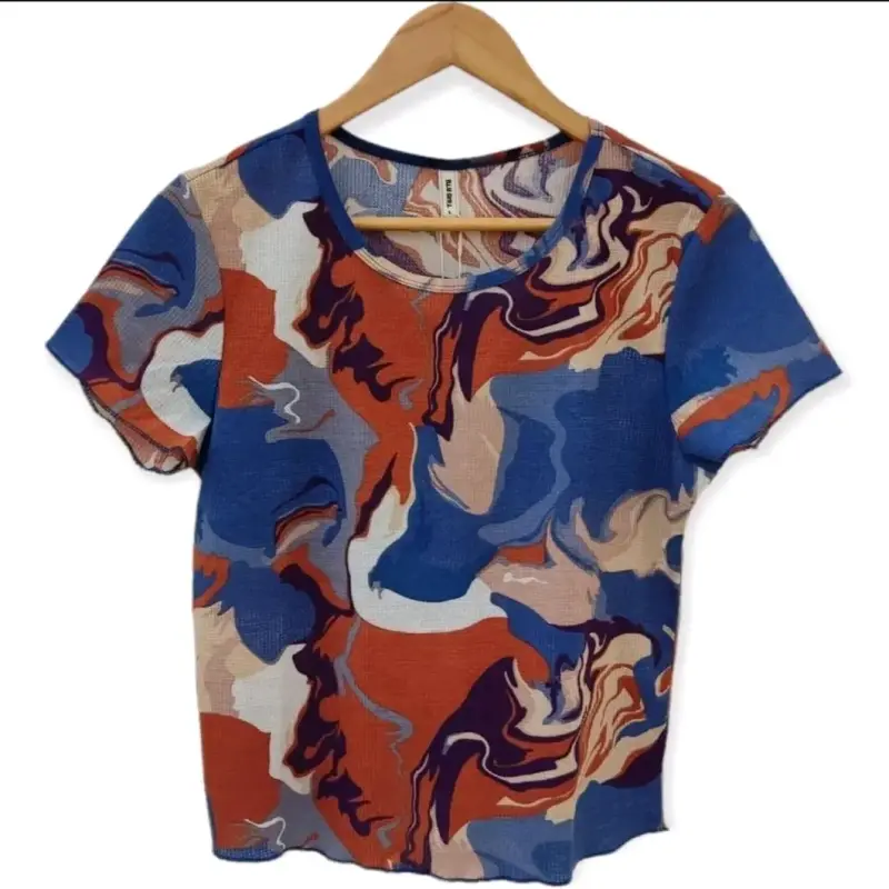 Polera estampada abstracta - 1