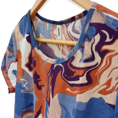 Polera estampada abstracta - miniatura 2