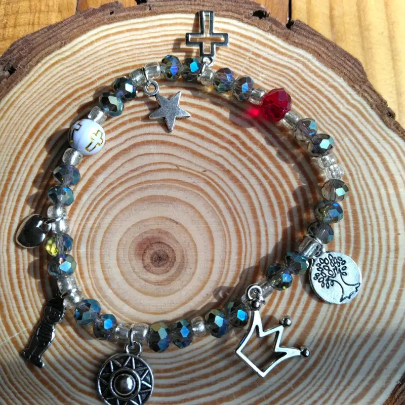 Pulsera multicolor con dijes - 2