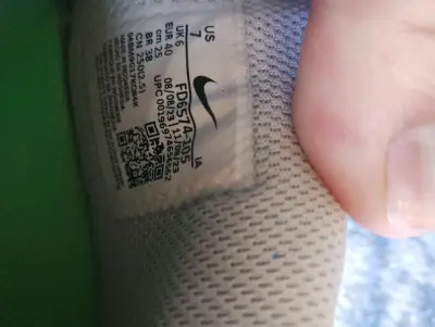 Zapatillas deportivas blancas y negras - miniatura 6