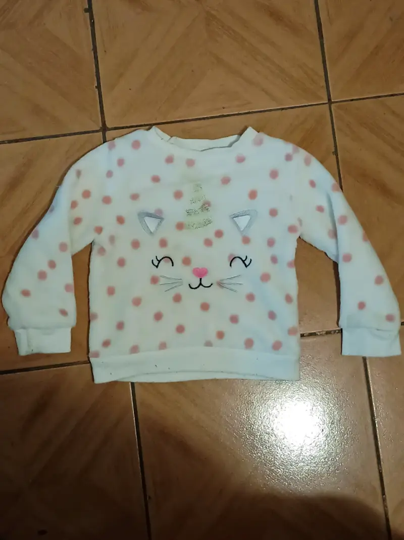 Polerón infantil con diseño de gato