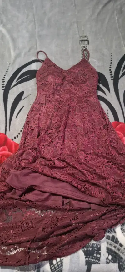 Vestido encaje burdeos elegante - miniatura 1