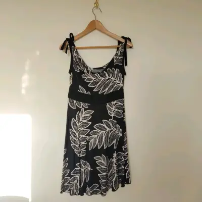 Vestido azul con hojas blancas - miniatura 3