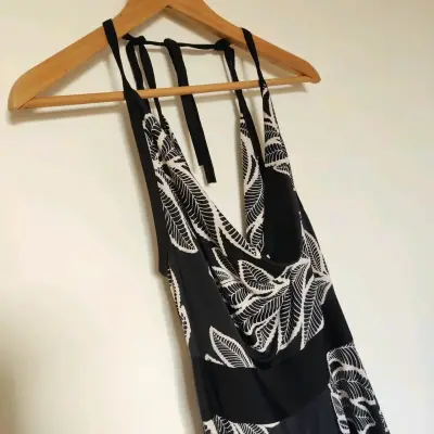 Vestido azul con hojas blancas - miniatura 4
