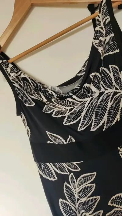 Vestido azul con hojas blancas - miniatura 6