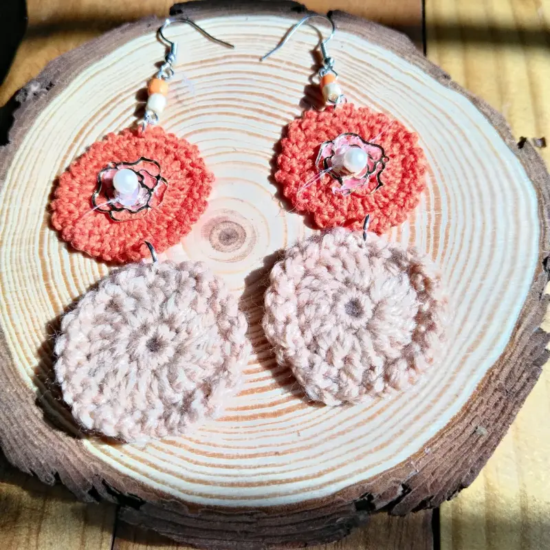 Aros tejidos a crochet amarillo y blanco - 4
