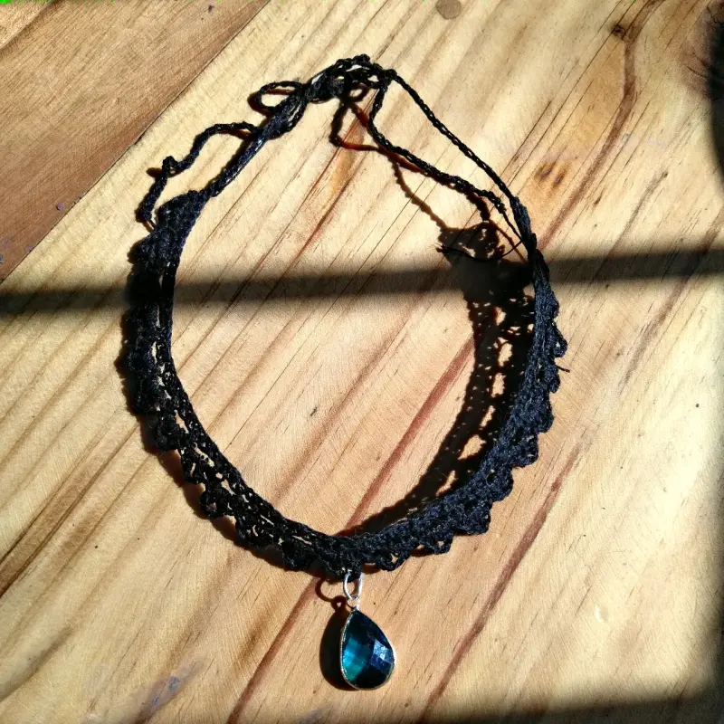 Choker de encaje negro con colgante - 1