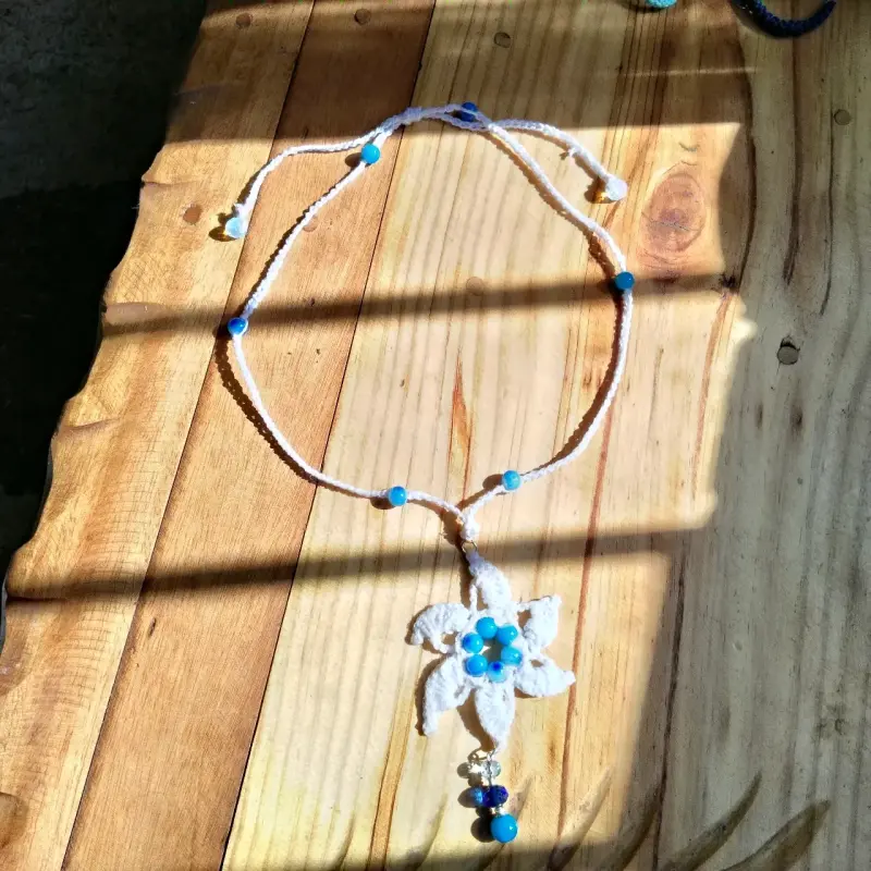 Collar artesanal con plumas - 3